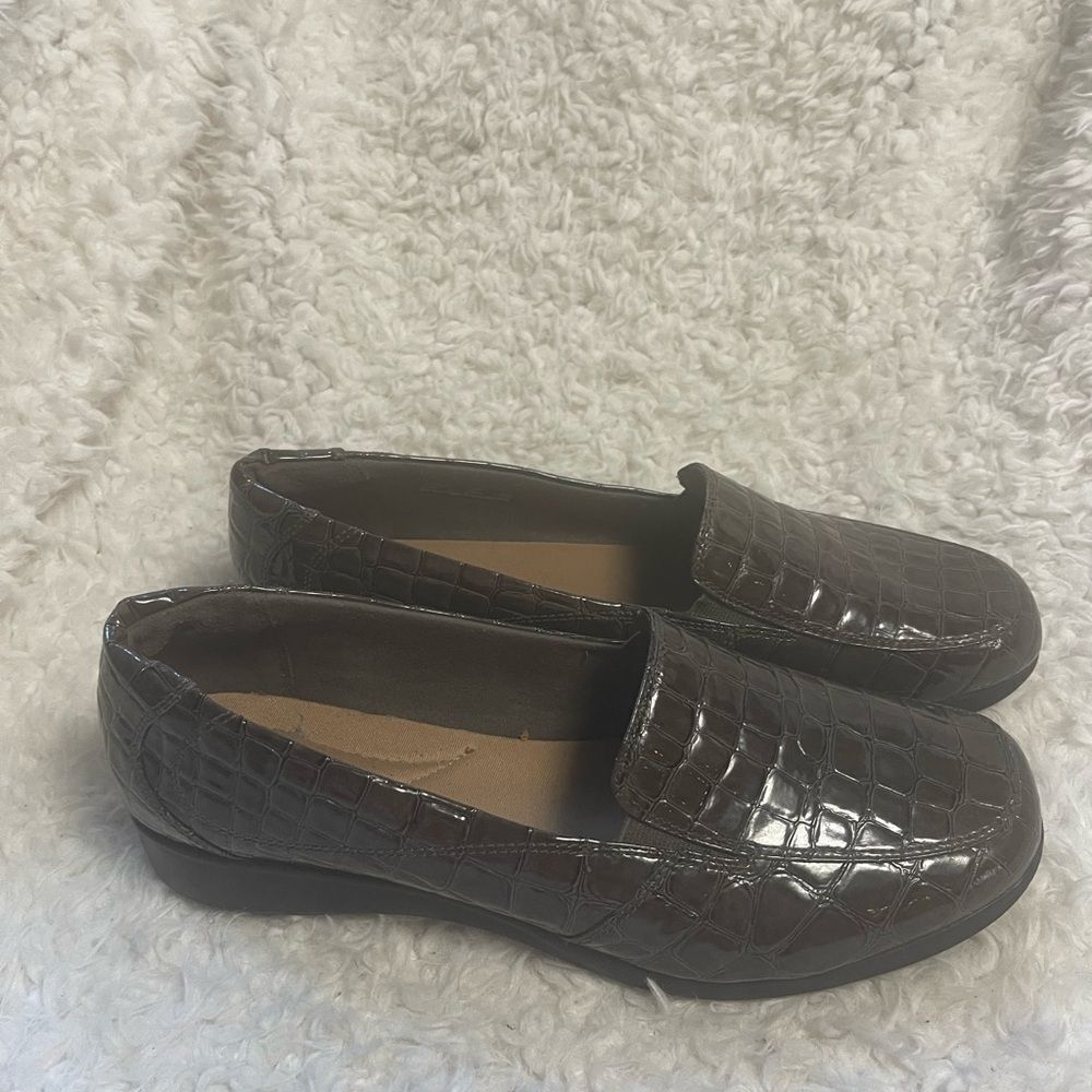 Clarks synthetic patent olive green crocs print Loafers rubber soles SZ12W